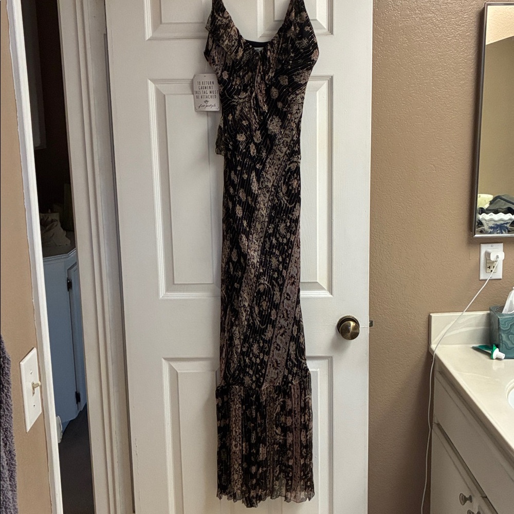 Free People We Are Kindred Gwendolyn Silk Maxi Dress
$735 - Picture 3 of 10
